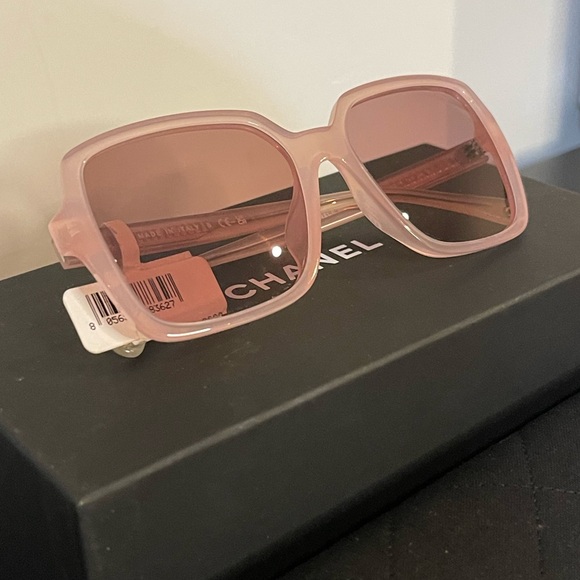 SOLD NWT Chanel Pink ๐ Sunglasses with Case & Box - Picture 6 of 10